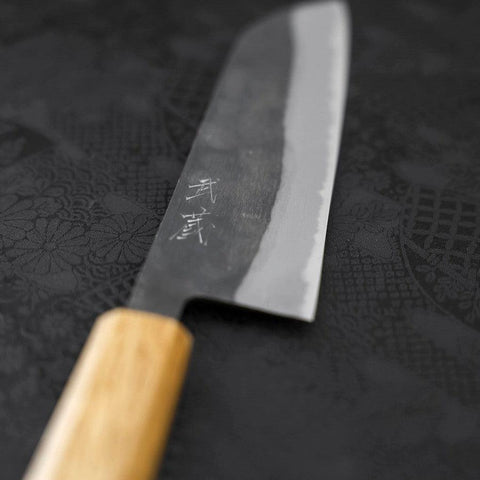 Santoku Blue Steel #2, Kurouchi Eichenholz Griff, 165mm-[Musashi]-[Japan-Küchenmesser]